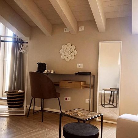 Gatto Bianco Rooms 42 Bergamo Bagian luar foto
