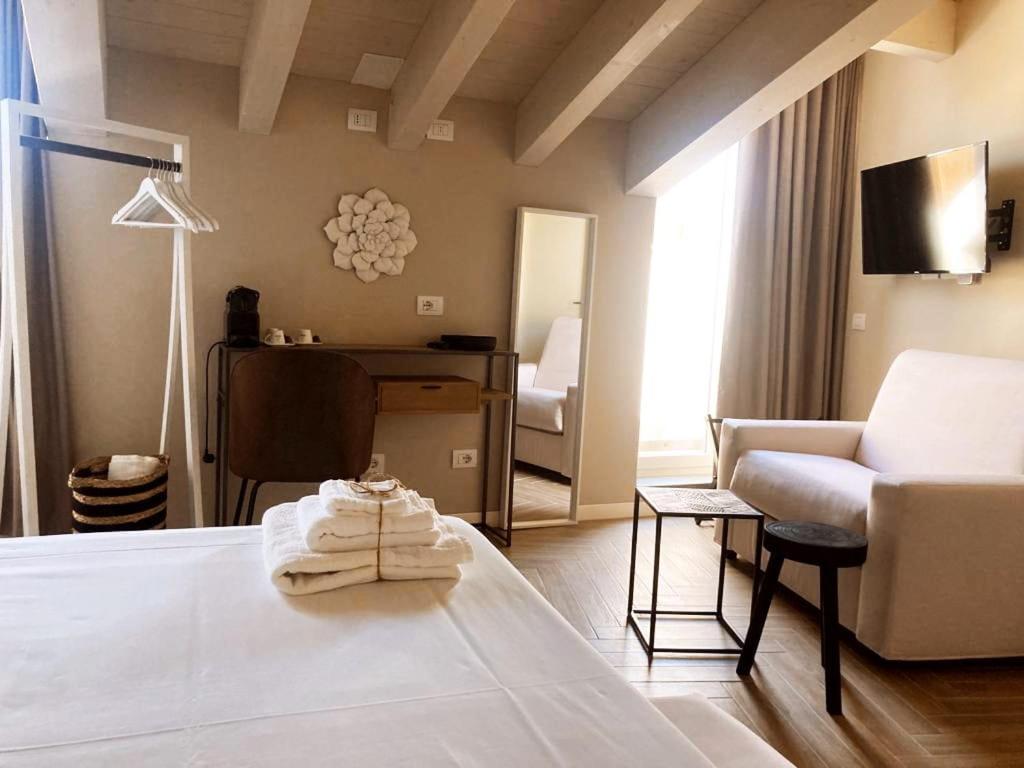 Gatto Bianco Rooms 42 Bergamo Bagian luar foto