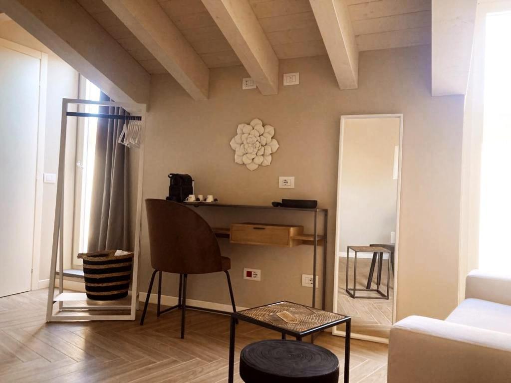 Gatto Bianco Rooms 42 Bergamo Bagian luar foto